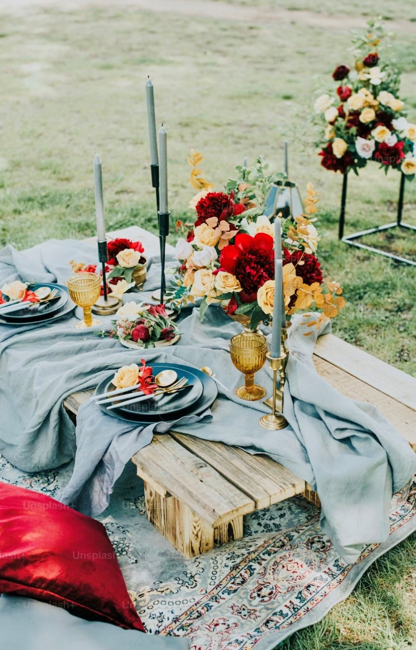 Zwischen Efeu und Rosen woliday Programmvorschlag Romantisches Picknick im Garten