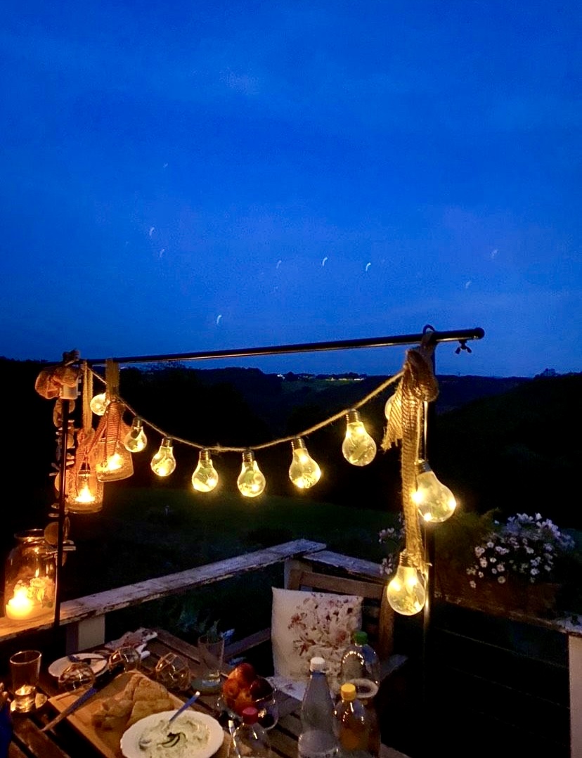 Zwischen Efeu und Rosen woliday Programmvorschlag Candlelight Dinner bei Sonnenuntergang