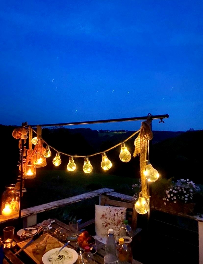 Zwischen Efeu und Rosen woliday Programmvorschlag Candlelight Dinner bei Sonnenuntergang