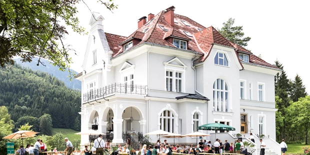 Destination-Wedding - woliday Programm: Standesamtliche Trauung - Österreich - Die Villa Bergzauber von vorn - Villa Bergzauber