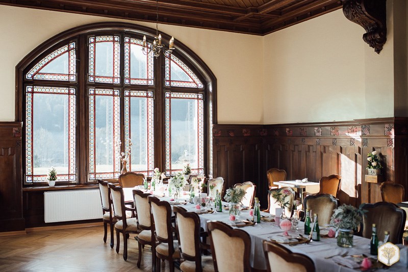 Hochzeitslocation: Hochzeitsessen im Herrenzimmer - Villa Bergzauber