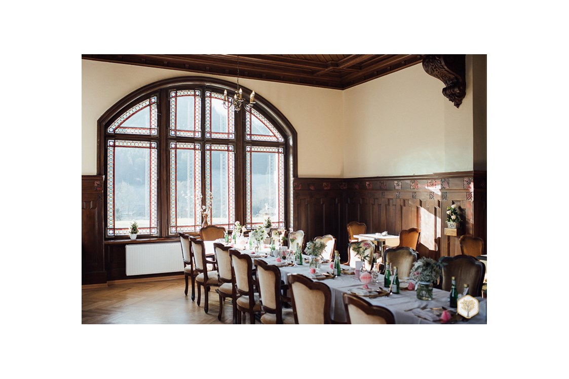 Hochzeitslocation: Hochzeitsessen im Herrenzimmer - Villa Bergzauber