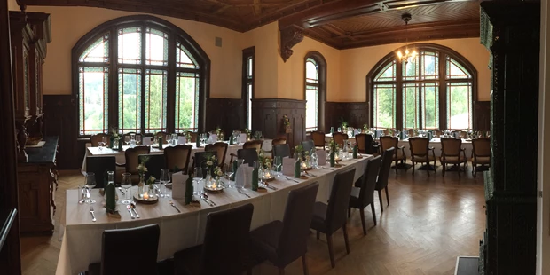 Destination-Wedding - woliday Programm: Standesamtliche Trauung - Österreich - Hochzeitsessen im Herrenzimmer - Villa Bergzauber