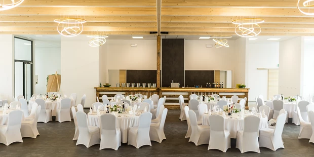 Destination-Wedding - woliday Programm: Standesamtliche Trauung - Österreich - Festsaal mit Tanzfläche - Villa Bergzauber