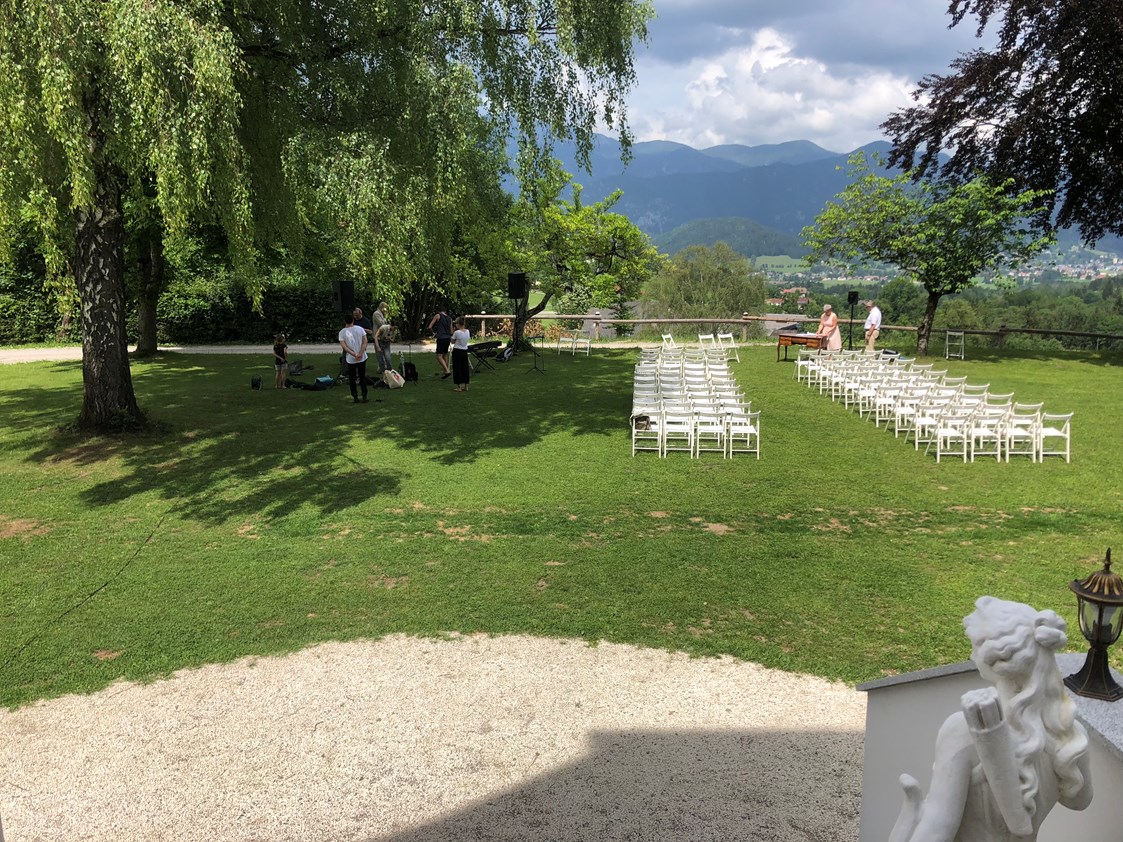 Hochzeitslocation: Freie Trauung vor der Villa - Villa Bergzauber