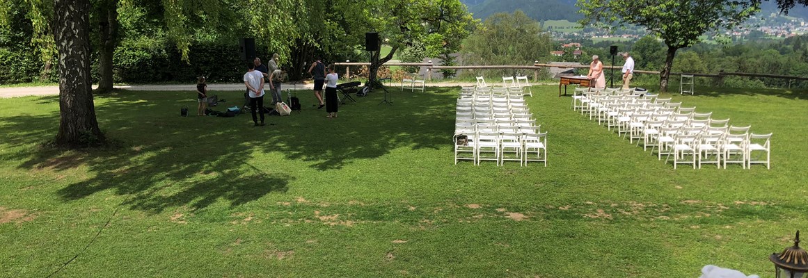 Hochzeitslocation: Freie Trauung vor der Villa - Villa Bergzauber