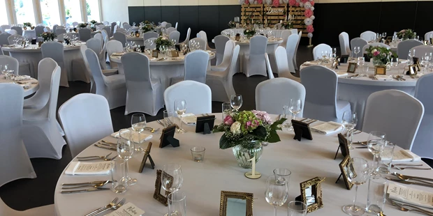 Destination-Wedding - woliday Programm: Standesamtliche Trauung - Österreich - Unser neuer Festsaal bietet platz für bis zu 200 Gäste. Mit der mobilen Trennwand finden hier auch kleinere Gesellschaften den richtigen Rahmen. - Villa Bergzauber