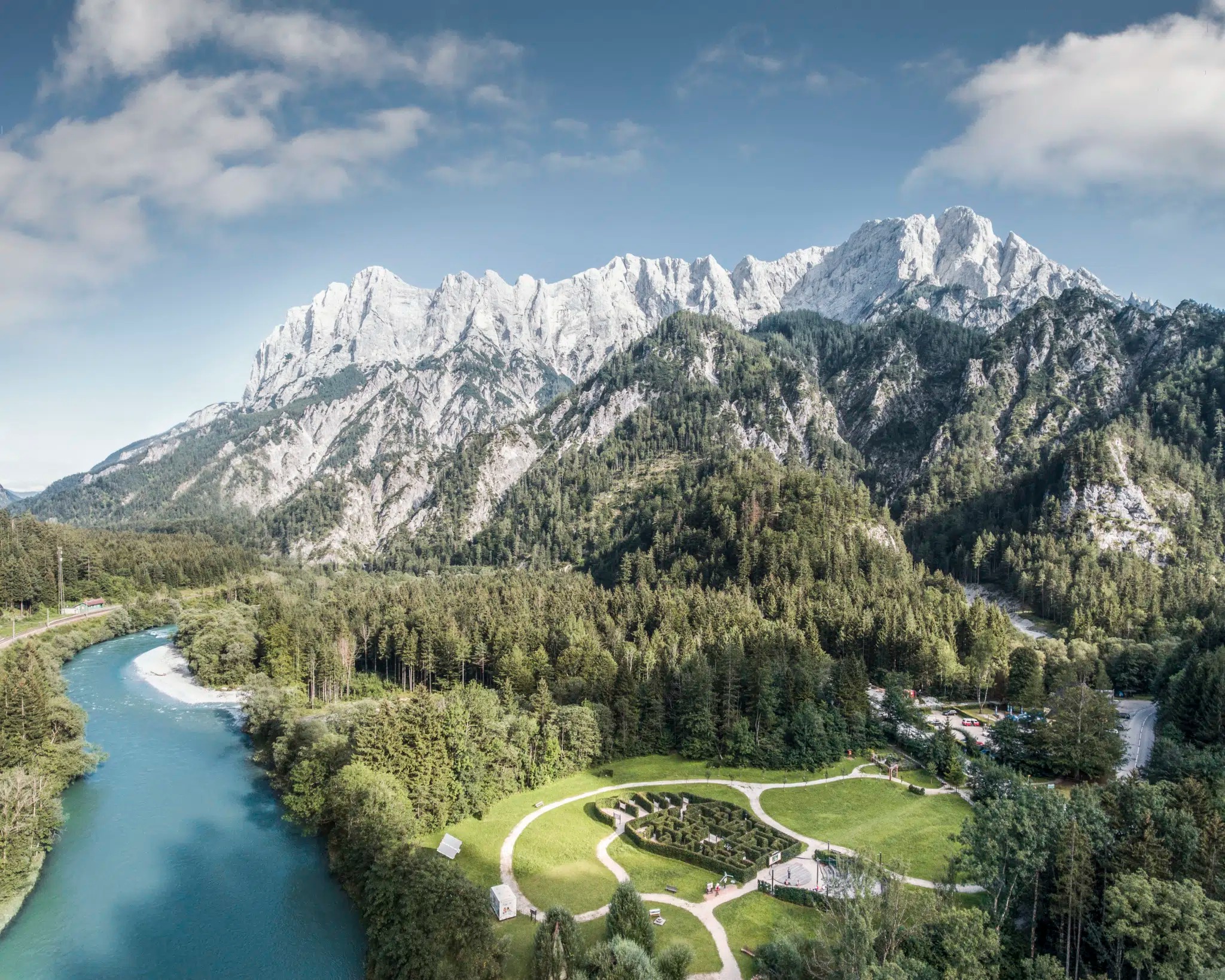 Destination-Wedding -     Hochzeit mit Bergblick im Nationalpark Gesäuse – Die einzigartige Lage des Schlosses verbindet romantisches Hochzeitsambiente mit beeindruckender Natur. - JUFA Hotel Schloss Röthelstein/Admont***