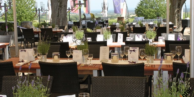 Destination-Wedding - Art der Location: Hotel / Chalet - Die Feier auf der Weintorterrasse - Deutsches Weintor Restaurant