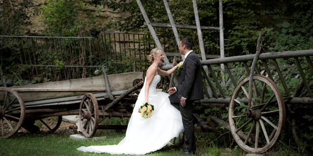 Destination-Wedding - Exklusivität - Deutschland - Brautpaar im Steinbruch - Hotel und Restaurant Lochmühle