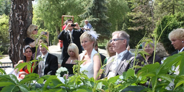 Destination-Wedding - Exklusivität - Deutschland - Freie Trauung im Garten - Hotel und Restaurant Lochmühle