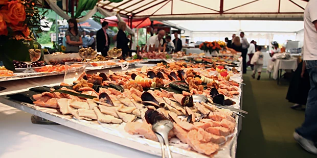 Destination-Wedding - Exklusivität - Deutschland - Festliches Buffet - Hotel und Restaurant Lochmühle