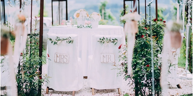 Destination-Wedding - Art der Location: Hotel / Chalet -  Traualtar am Weinberg des Weingut Harkamp. - Weingartenhotel Harkamp