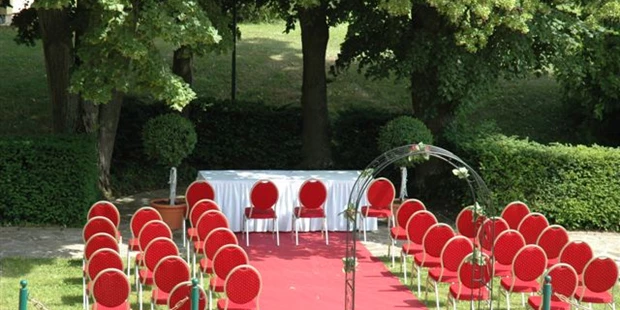 Destination-Wedding - Art der Location: Hotel / Chalet - Die Standesamtliche / Kirchliche Trauung ist gerne auch "unter der schattigen Linde" möglich. - Hochzeitslocation - Hotel - Eventrestaurant - Pedros