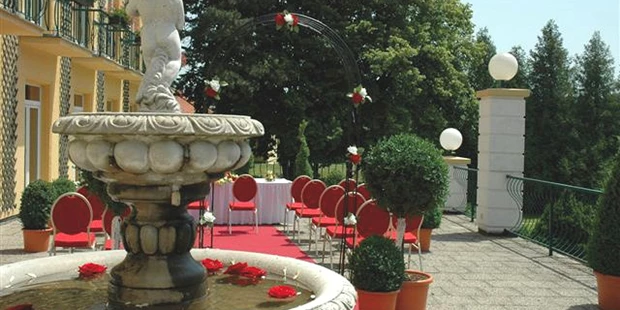 Destination-Wedding - Art der Location: Hotel / Chalet - 400m2 Brunnenterasse für den Empfang/Agape - Hochzeitslocation - Hotel - Eventrestaurant - Pedros