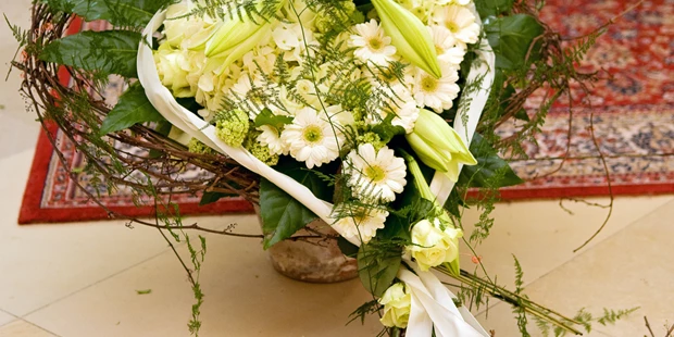 Destination-Wedding - Art der Location: Hotel / Chalet - Die Kirche ist nur 5 Gehminuten von Pedro´s Hochzeitslocation entfernt - Hochzeitslocation - Hotel - Eventrestaurant - Pedros