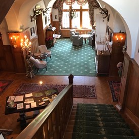 Hochzeitslocation: Blick in die Halle - Jagdschloss Villa Falkenhof
