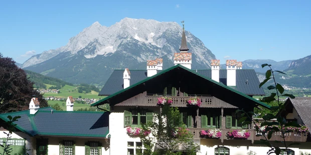 Destination-Wedding - Art der Location: Hotel / Chalet - Morgenstund mit "Grimming"  - Jagdschloss Villa Falkenhof