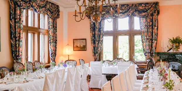Destination-Wedding - Art der Location: Hotel / Chalet - Salon - Kaminzimmer - Jagdschloss Villa Falkenhof