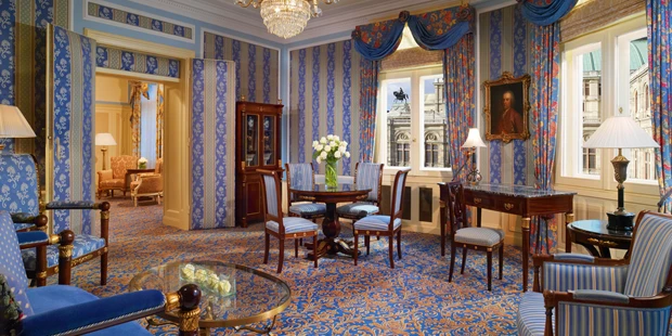 Destination-Wedding - Art der Location: Hotel / Chalet - Unsere wunderbaren Opern-Suiten mit Blick auf die Wiener Staatsoper - Hotel Bristol Vienna