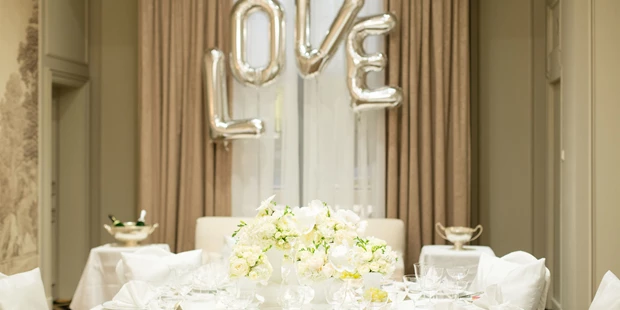 Destination-Wedding - Art der Location: Hotel / Chalet - Romantic Winter Wedding, (c) Melanie Nedelko - Hotel Bristol Vienna