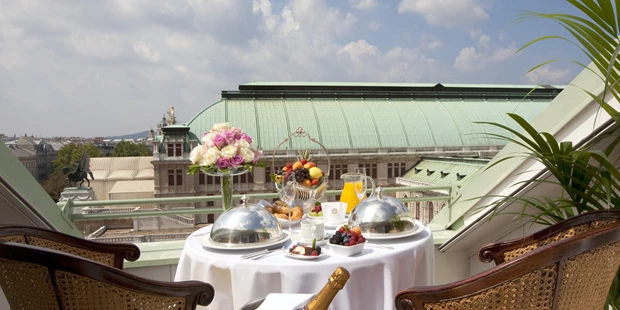 Destination-Wedding - Art der Location: Hotel / Chalet - Champagner-Frühstück über den Dächern Wiens  - Hotel Bristol Vienna