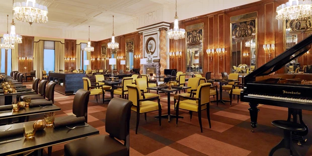 Destination-Wedding - Art der Location: Hotel / Chalet - Speisen wir auf der Titanic - Unser Restaurant die "Bristol Lounge" wurde dem "grill room" der Titanic nachempfunden. - Hotel Bristol Vienna