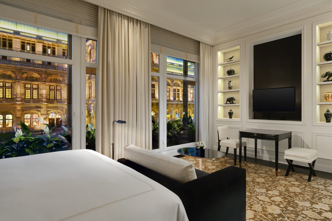 Hochzeitslocation: Grand Deluxe Zimmer mit direktem Blick auf die Wiener Staatsoper - Hotel Bristol Vienna