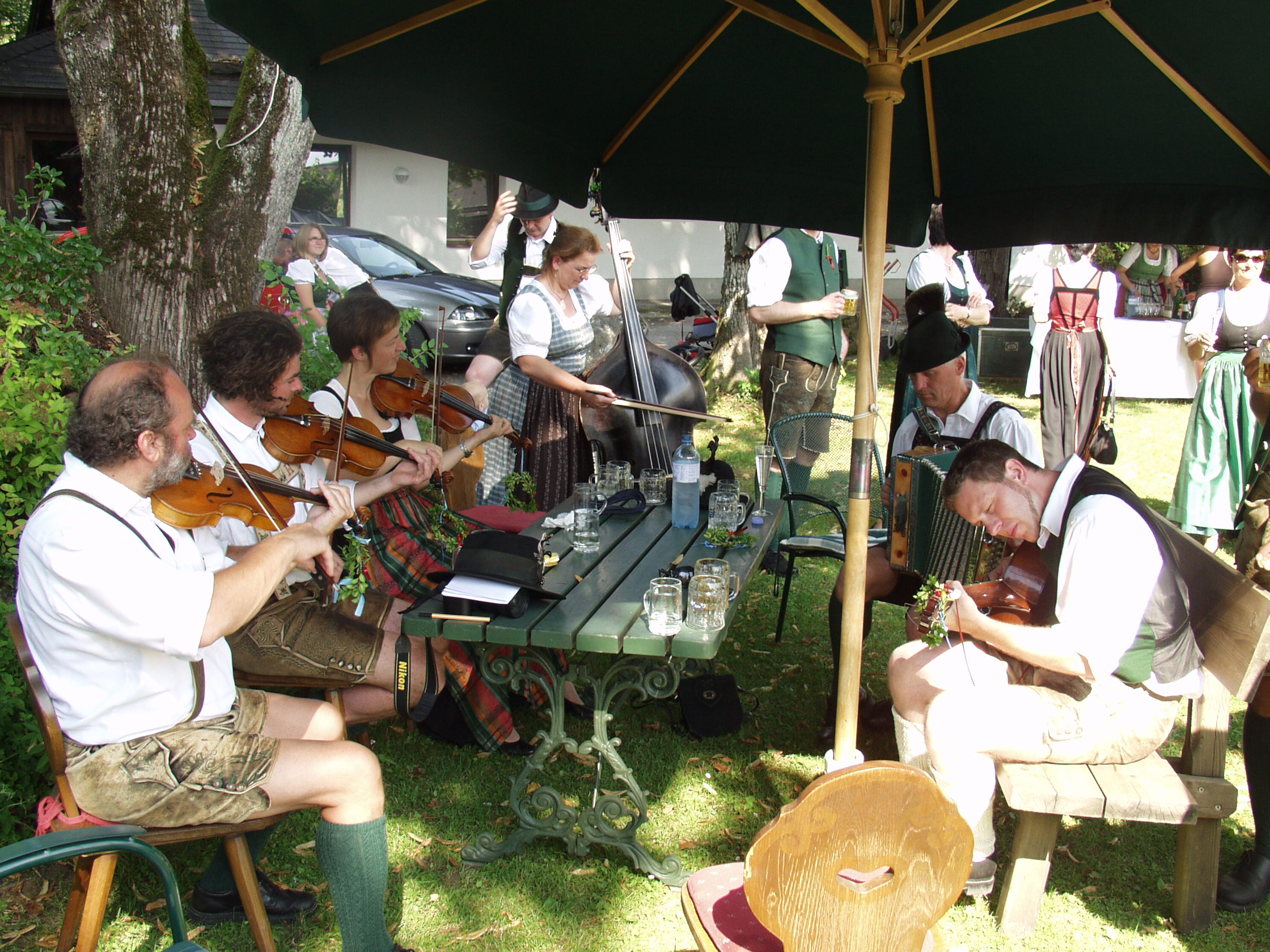 Destination-Wedding - Oberösterreich - Agape im Garten bei Musik - Hotel Landhaus Koller