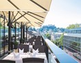 Hochzeitslocation: Das gastronomische Erlebnis IMLAUER Sky - Bar & Restaurant bietet neben der hervorragenden Verpflegung einen traumhaften Ausblick auf die Kulisse von Salzburg. - IMLAUER HOTEL PITTER Salzburg
