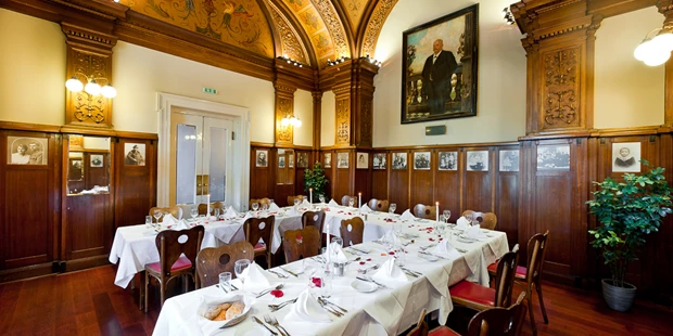Destination-Wedding - Art der Location: Hotel / Chalet - Salon Makart - Hotel Regina