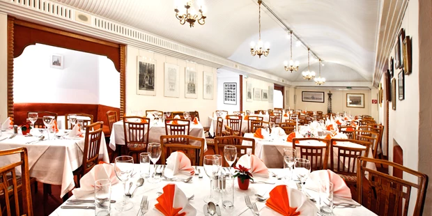 Destination-Wedding - Art der Location: Hotel / Chalet - Ferstel Saal - allerdings ohne Tageslicht - Hotel Regina