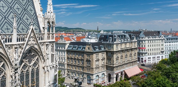 Destination-Wedding - Wien - Außenansicht von Votiv Kirche - Hotel Regina