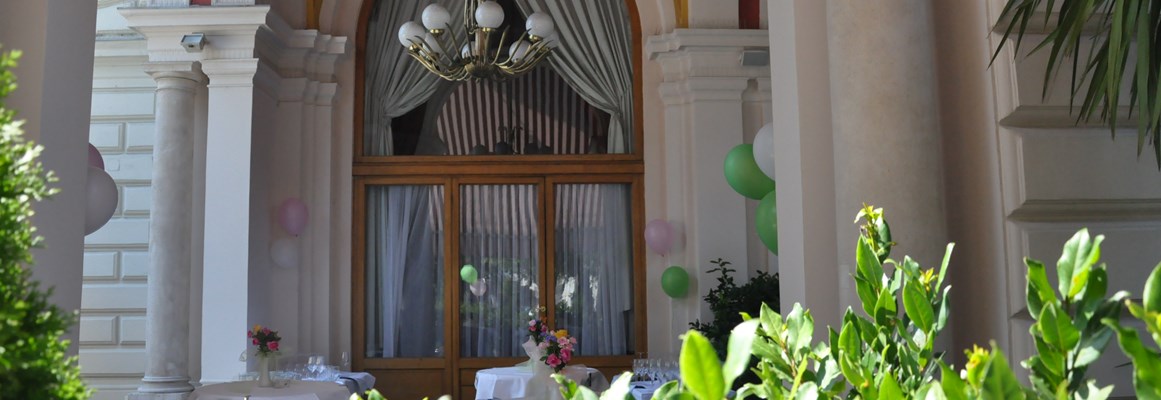 Hochzeitslocation: Außenbereich Votiv Saal - Hotel Regina