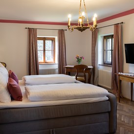 Hochzeitslocation: Doppelzimmer im Biedermeierstil - ****Hotel Schlosswirt zu Anif