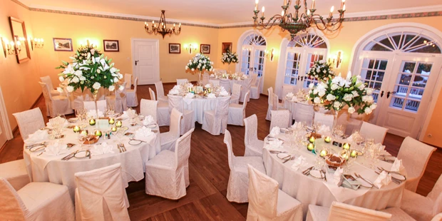 Destination-Wedding - Exklusivität - Salzburg - Biedermeiersaal | für bis zu 80 Personen - ****Hotel Schlosswirt zu Anif