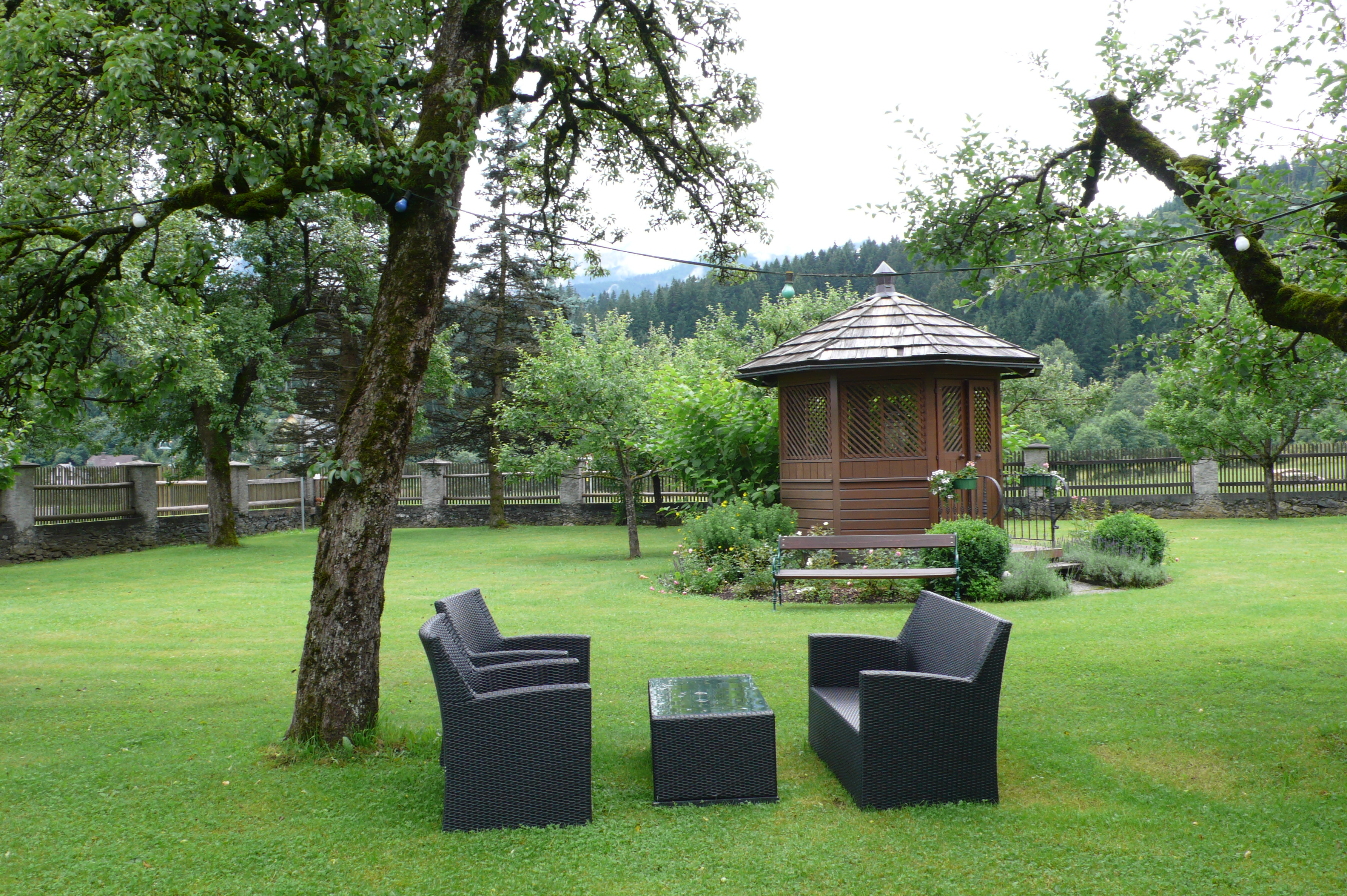 Destination-Wedding - Umgebung: am Land - alter Obstgarten - Schloss Hotel Lerchenhof