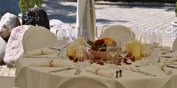 Destination-Wedding - Art der Location: Hotel / Chalet - Hochzeitstafel - Schloss Hotel Lerchenhof