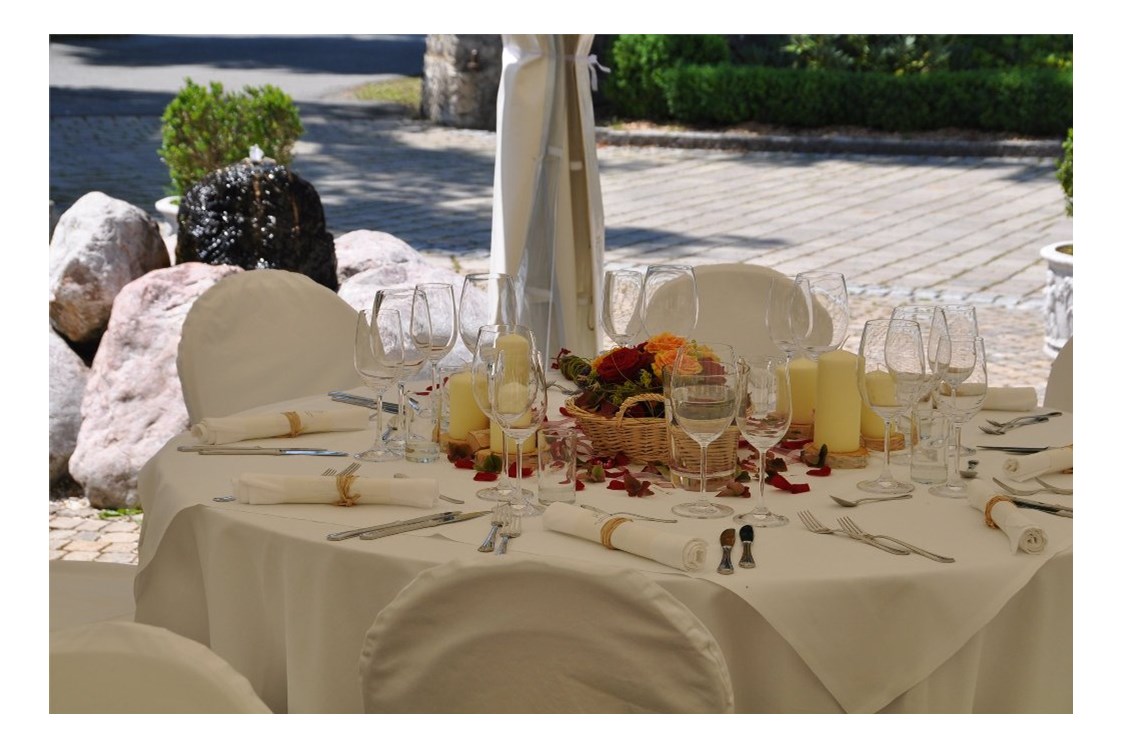 Hochzeitslocation: Hochzeitstafel - Schloss Hotel Lerchenhof