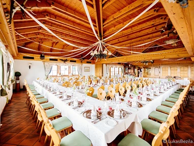 Hochzeitslocation: Vintage Hochzeitstafel für 100 Personen - Gipfelhaus Magdalensberg