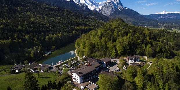 Destination-Wedding - Art der Location: Hotel / Chalet - Riessersee Hotel Garmisch-Partenkirchen, Luftaufnahme - Riessersee Hotel Garmisch-Partenkirchen