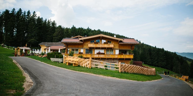 Destination-Wedding - Art der Location: Hotel / Chalet - Feiern Sie Ihre Hochzeit auf der Jufenalm in 5761 Maria Alm auf 1.150m Seehöhe.
Foto © martinhofmann.at - Die Jufenalm