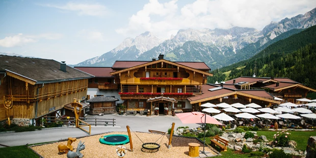 Destination-Wedding - Art der Location: Hotel / Chalet - Feiern Sie Ihre Hochzeit auf der Jufenalm in 5761 Maria Alm auf 1.150m Seehöhe.
Foto © martinhofmann.at - Die Jufenalm