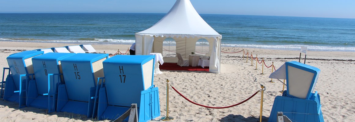 Hochzeitslocation: Strandhochzeit im Pavillon - Hotel Hanseatic Rügen & Villen