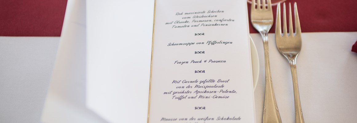 Hochzeitslocation: Menükarte für ein Turmdinner - Hotel Hanseatic Rügen & Villen