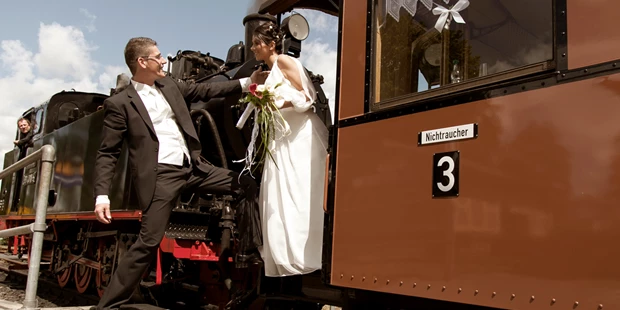 Destination-Wedding - Art der Location: Hotel / Chalet - Standesamtliche Trauung in der historischen Schmalspurbahn "Rasender Roland" - Hotel Hanseatic Rügen & Villen