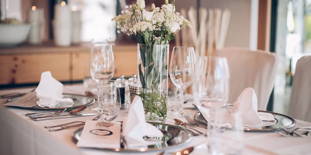 Destination-Wedding - Art der Location: Hotel / Chalet - Raum Zirbenlounge bis 25 Personen - Greenvieh Chalet