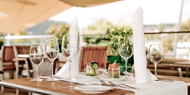 Destination-Wedding - Art der Location: Hotel / Chalet - Terrasse des ARCOTEL Nike Linz - ARCOTEL Nike Linz