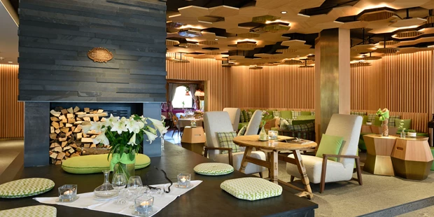 Destination-Wedding - Art der Location: Hotel / Chalet - Unsere Lounge mit offenem Kamin - Hotel Goldener Berg & Alter Goldener Berg