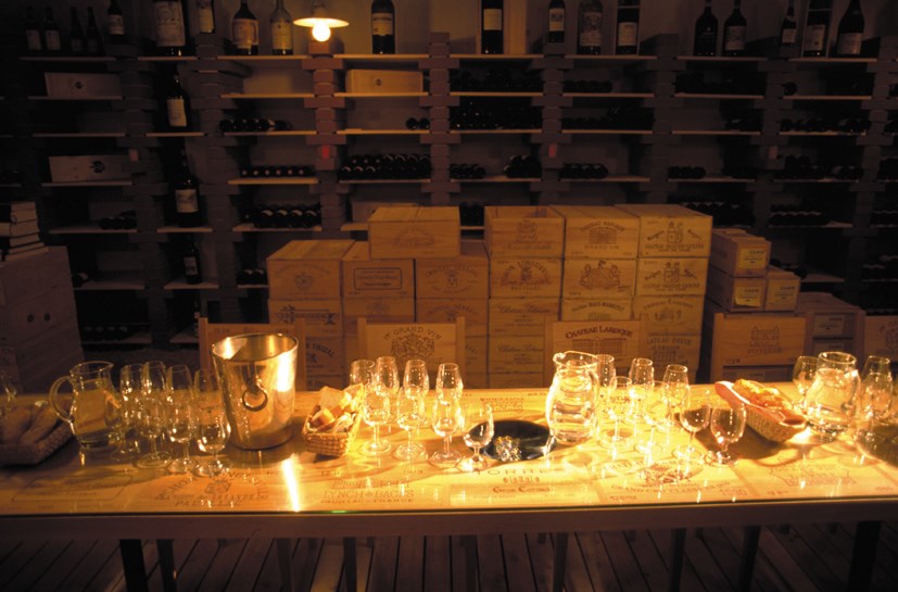Hochzeitslocation: Unser Weinkeller - mehr als 1200 verschiedenen Weine im stimmungsvollen Ambiente - Hotel Goldener Berg & Alter Goldener Berg